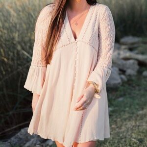 Chelsea & Violet Lace Bell Sleeve Tunic Size Small
